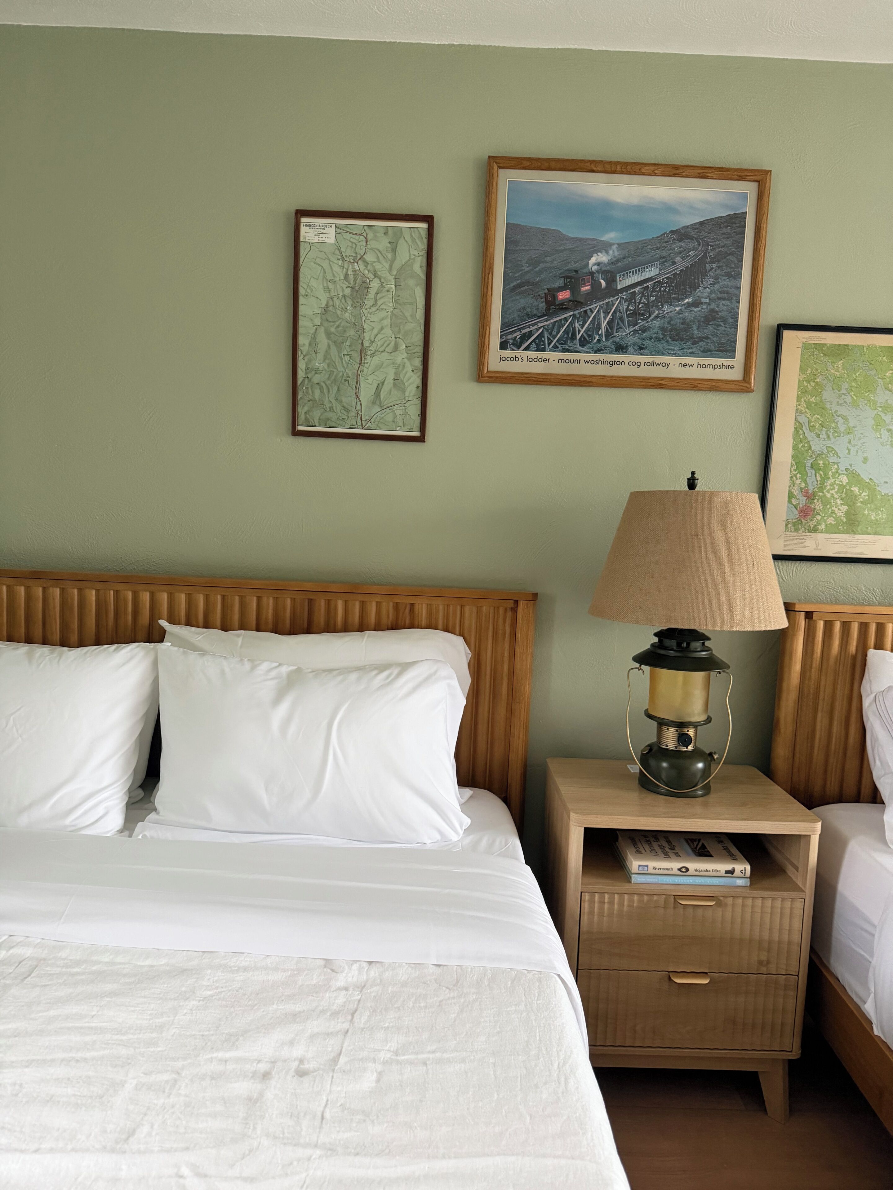 Kamar Comfort, pemandangan gunung | Meja kerja, ruang kerja ramah laptop, dan tirai kedap cahaya