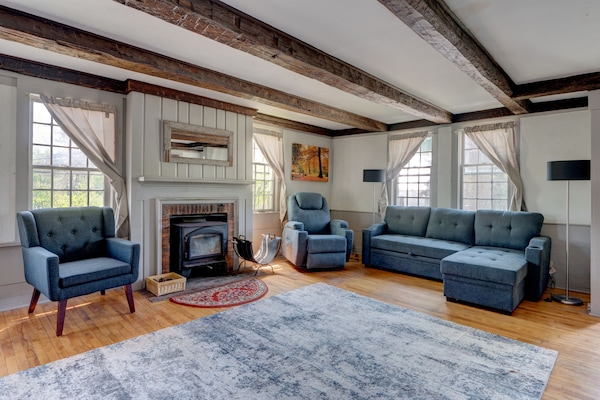 Family Cabin | Living area | 32-inch LCD TV with cable channels, TV