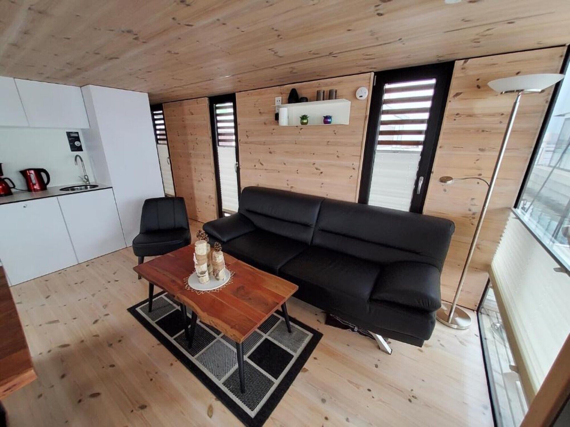 Fernseher, Kamin, DVD-Player, Stereoanlage