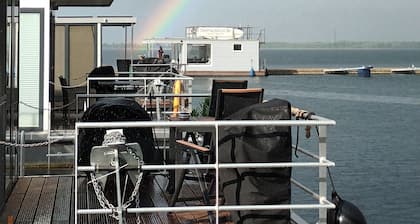 Hausboot "Geiselruh" mit Seeblick, Terrassen und WLAN