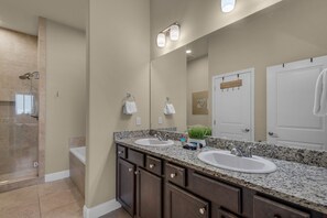 Combined shower/tub, hair dryer, towels, soap - Steps to Beach! ~Pool ~BBQ~ Sleeps 8~New (Miramar Beach)
