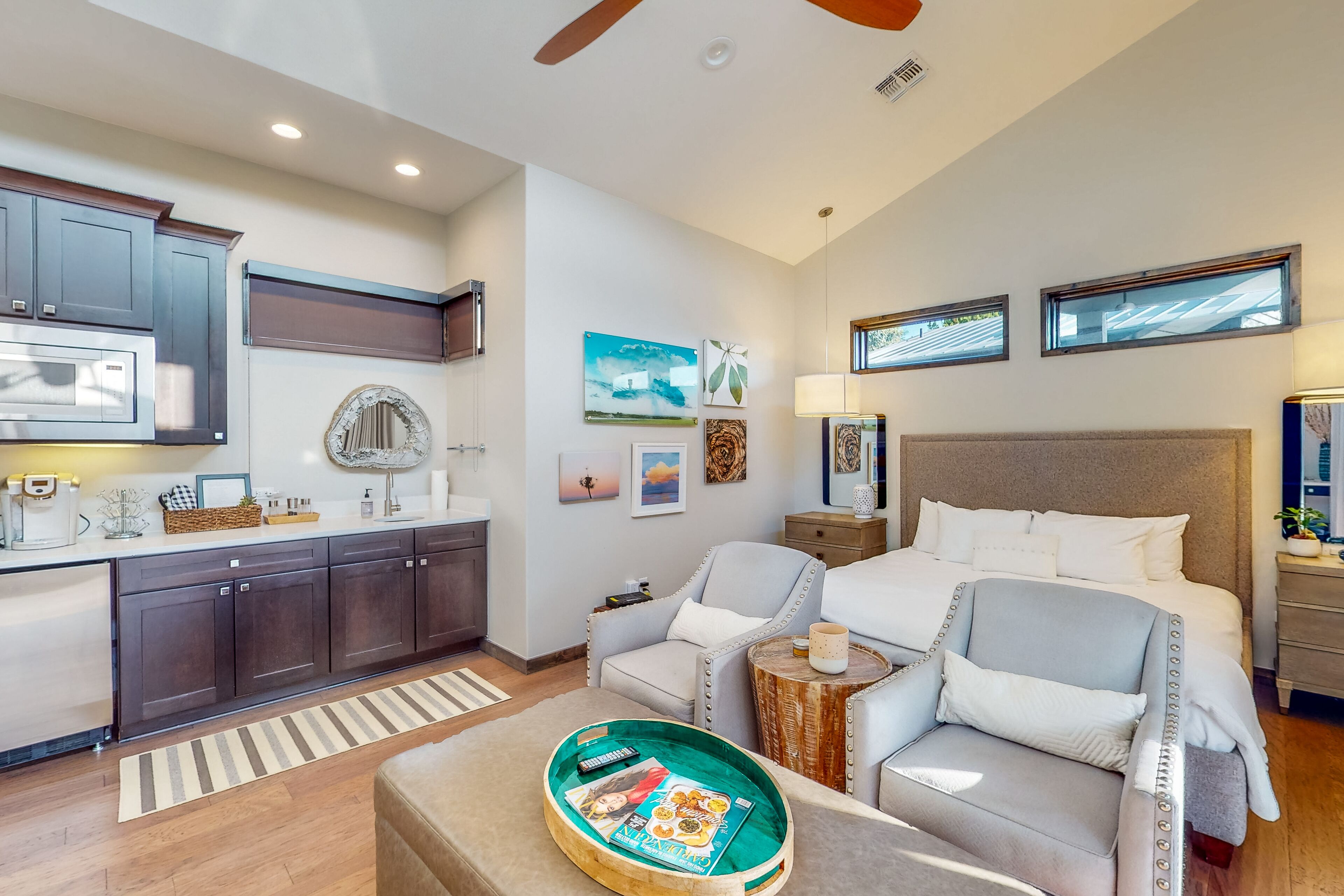 Lakeside cabin with outdoor kitchen, WFH desk, soaking tub