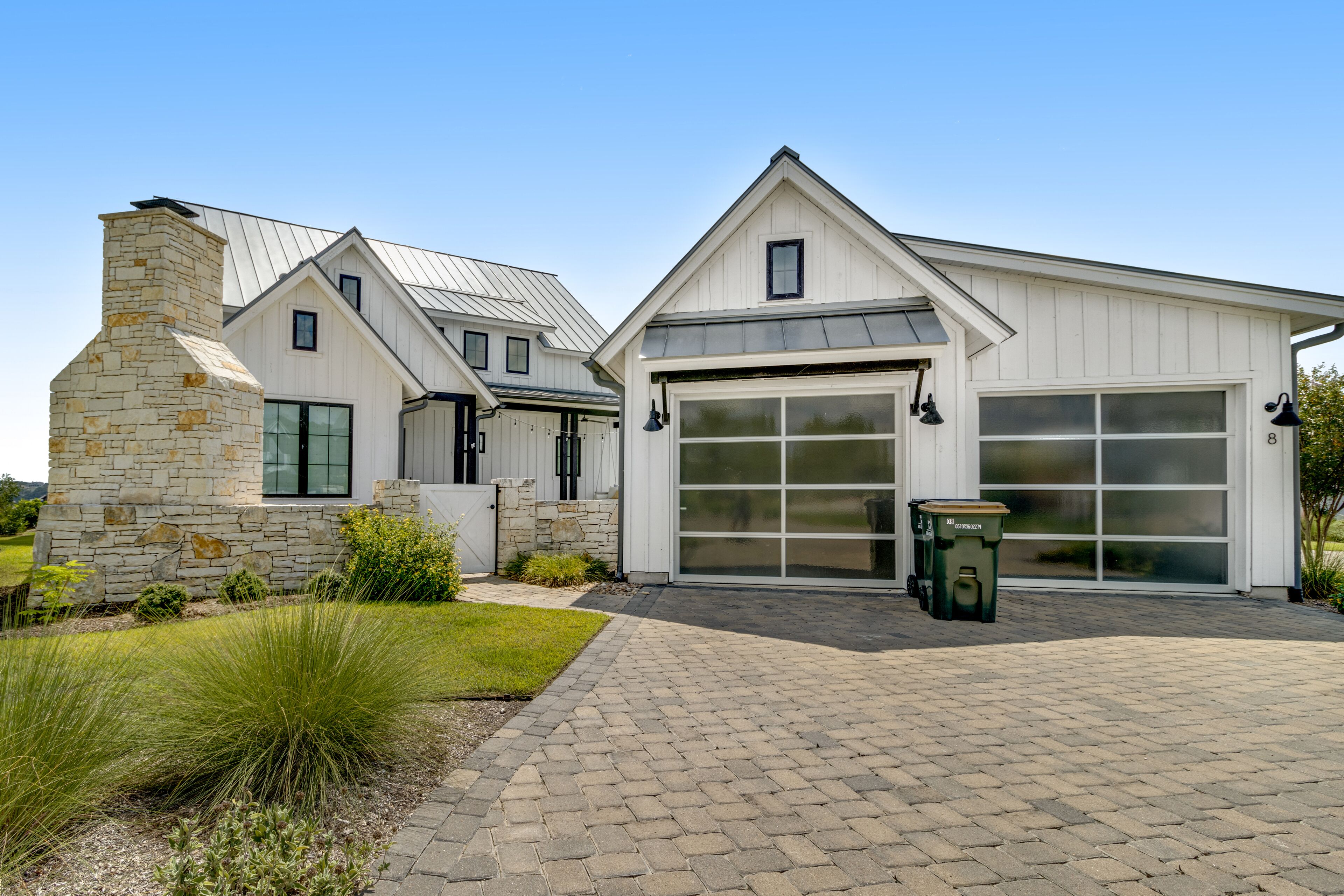 Luxury lake-view farmhouse with designer interior, bunk room & outdoor kitchen