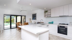 Fridge, coffee/tea maker