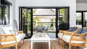 Smart TV - 4 Thorntons West - Golf Course View (Port Douglas)