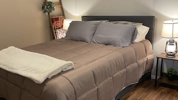 1 bedroom, desk, iron/ironing board, WiFi