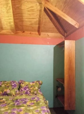 3 bedrooms, desk, free WiFi, bed sheets