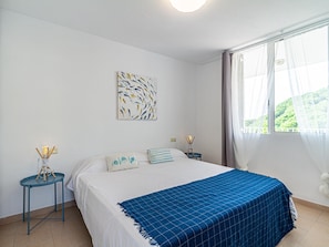 1 bedroom, WiFi, bed sheets - Apartment with sea views and beach access (Sant Pol de Mar)