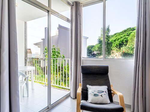 Apartment with terrace on the beach 10min train