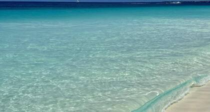 Spacious 2 Bedroom steps from Eagle Beach at Aruba Breeze Condos