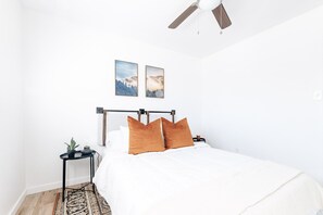 3 bedrooms, desk, iron/ironing board, travel crib