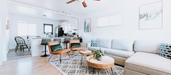 Cozy 3-Bedroom ~Firepit!~ Near Red Rocks and Downtown