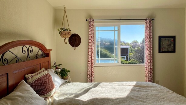 Room - Colorful and sun-filled master suite in home just 2 miles from beaches and dunes (Arroyo Grande)