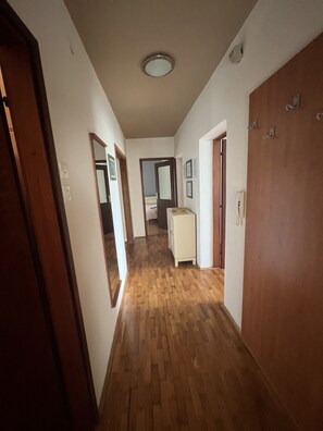 Interior - Apartment TOP LOCATION with garden view, BBQ, parking lot only 150m from the sea (Pješcana Uvala)