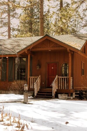 Exterior - Lovely 6-bed House in South Lake Tahoe (South Lake Tahoe)