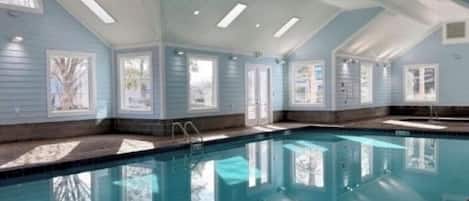 Piscine intérieure, piscine extérieure