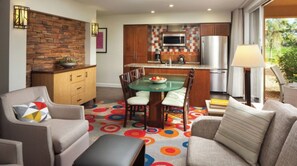 Smart TV, fireplace, video games, DVD player - Perfect Weekend Getaway… Lots of Space & Great Amenities!! (Palm Desert)