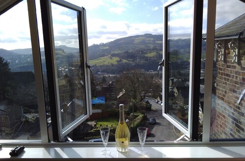 Birds Nest, Romantic getaway with stunning views