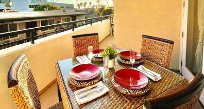Luxury San Diego Condo - Balcony, Desk, Pool, Gym & EV Charger