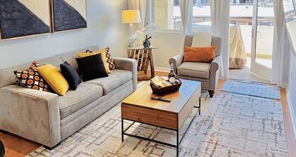 Luxury San Diego Condo - Balcony, Desk, Pool, Gym & EV Charger
