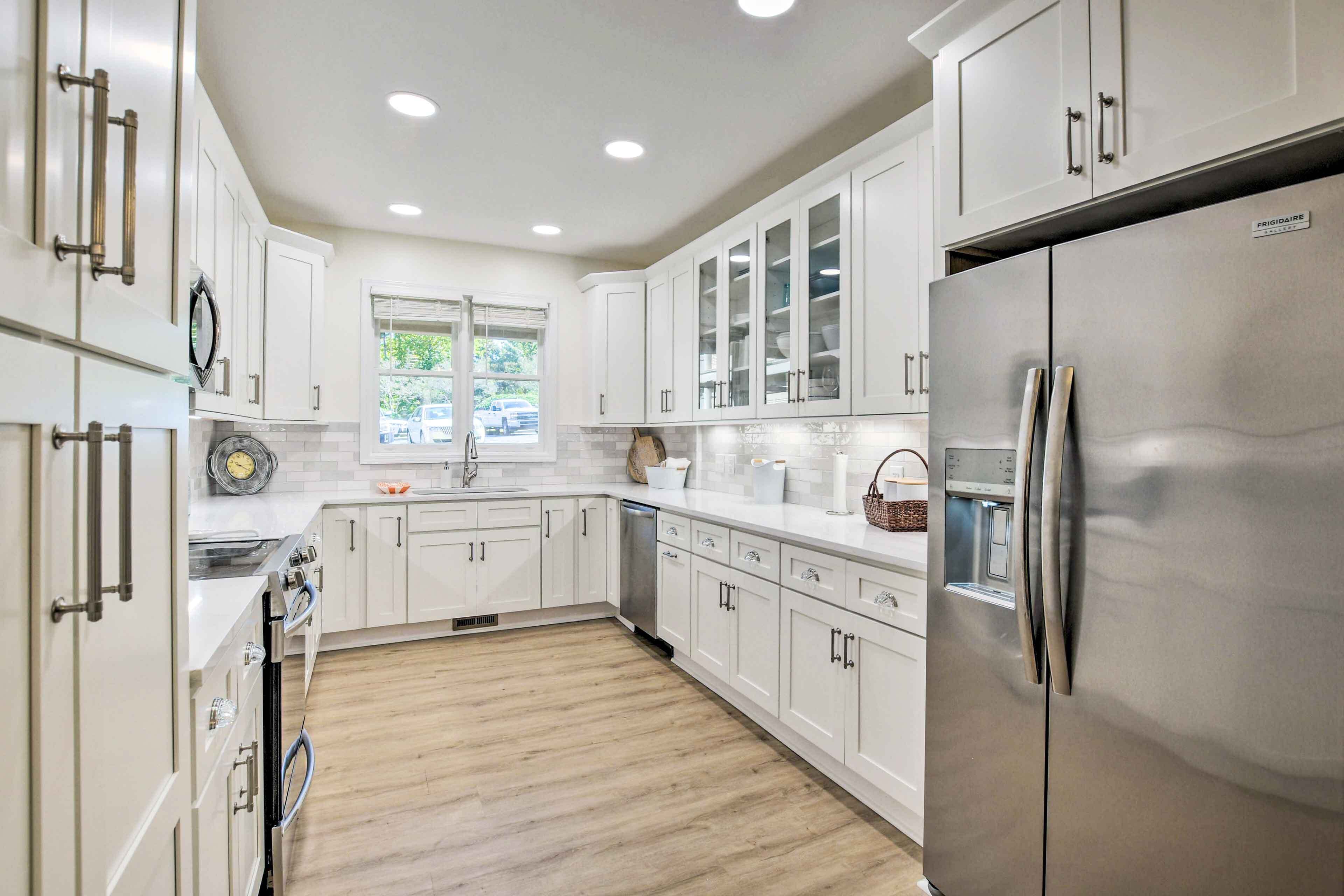 Fridge, microwave, stovetop, dishwasher