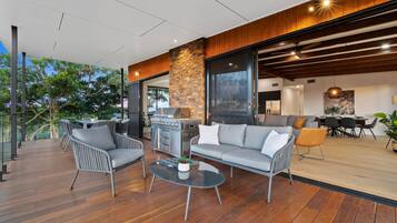 Executive Cabin, 3 Bedrooms, Mountain View | Terrace/patio