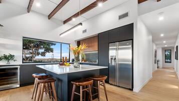 Executive Cabin, 3 Bedrooms, Mountain View | Private kitchen | Full-size fridge, microwave, oven, stovetop