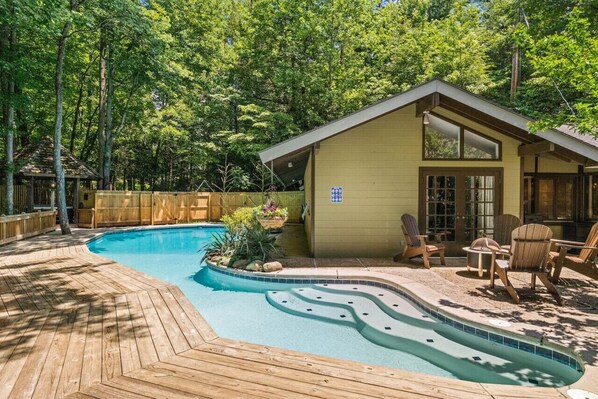 Outdoor pool, a heated pool