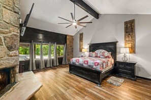 5 bedrooms, in-room safe, desk, iron/ironing board