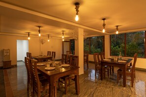 Dining - Avadale Thekkady - Stag Groups Not Allowed  (Uthamapalayam)