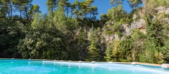 Provencal gîte with pool in unique location