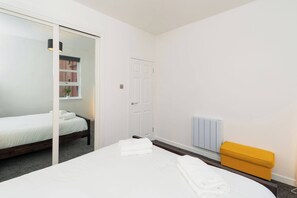 2 Schlafzimmer, BĂŒgeleisen/BĂŒgelbrett, kostenloses WLAN, BettwĂ€sche