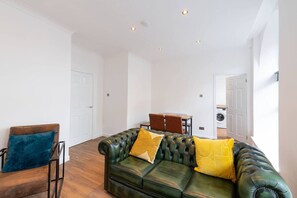 TV - Bissets Bond - Converted Warehouse (Dundee)