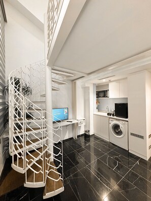 Hypo-allergenic bedding, in-room safe, soundproofing, iron/ironing board - D'nova Hotel @ Bugis (Singapore)