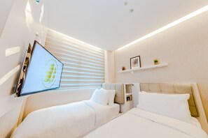 Hypo-allergenic bedding, in-room safe, soundproofing, iron/ironing board - D'nova Hotel @ Bugis (Singapore)