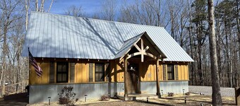 Modern Cabin w/Hot Tub, Fire Pit, Private; 2 miles to Cloudland Canyon, Hiking, McLemore Golf