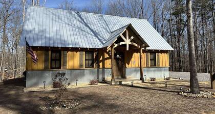 Modern Cabin w/Hot Tub, Fire Pit, Private; 2 miles to Cloudland Canyon, Hiking, McLemore Golf