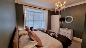 8 bedrooms, free WiFi, bed sheets