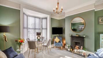 Smart TV, chimenea y videojuegos