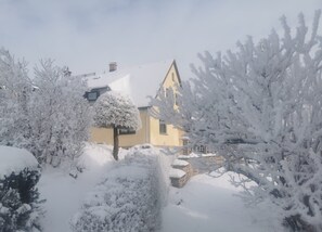 Exterior - Idyllic accommodation on the mountain, active geocaching and exploring regional highlights. (Muldenhammer)