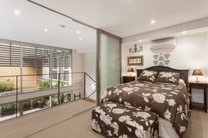 4 slaapkamers, een bureau, een strijkplank/strijkijzer, gratis wifi