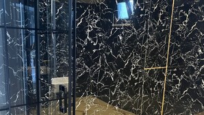 Luxury Double Room | Bathroom | Shower, hair dryer, bathrobes, slippers - Demirtas Palace (Istanbul)