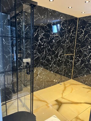 Luxury Double Room | Bathroom | Shower, hair dryer, bathrobes, slippers - Demirtas Palace (Istanbul)