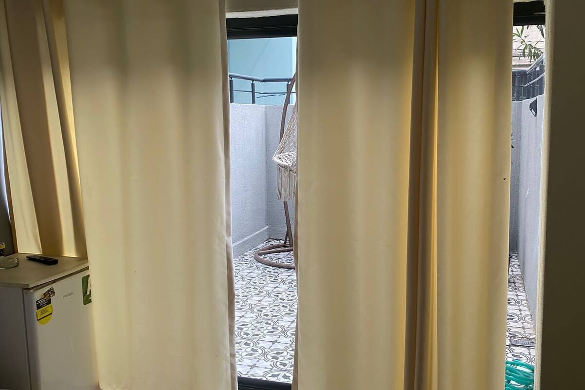 Deluxe Studio, 1 King Bed | Premium bedding, minibar, desk, soundproofing