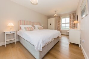 5 Schlafzimmer, Bügeleisen/Bügelbrett, Internetzugang, Bettwäsche