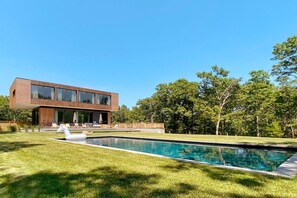 Pool - Impeccable 6-bed House in Sag Harbor (Sag Harbor)