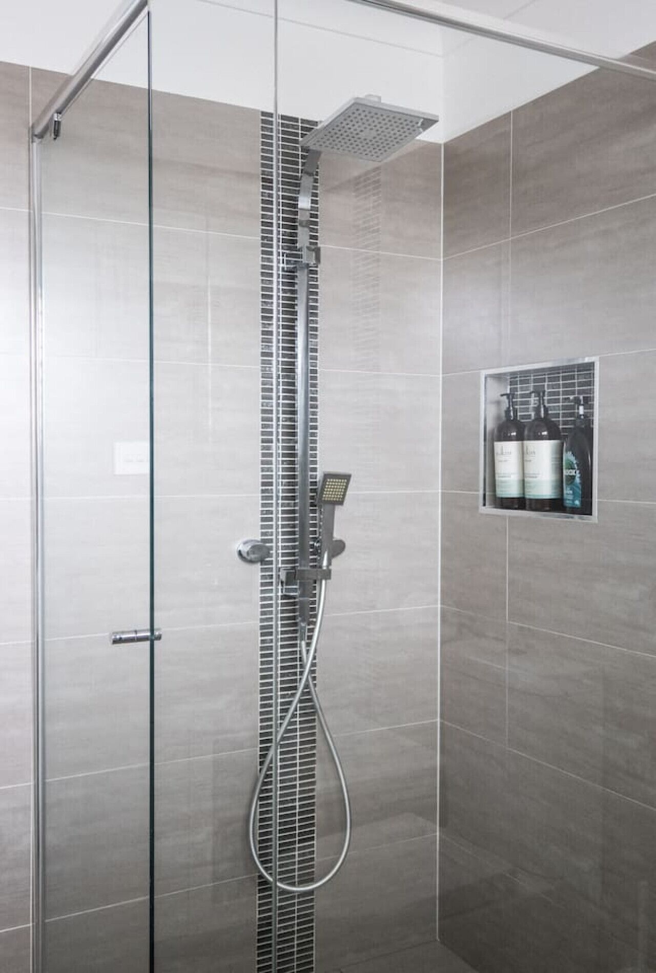 Bathtub, hair dryer, towels