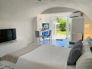 1 slaapkamer, een strijkplank/strijkijzer, gratis wifi, beddengoed