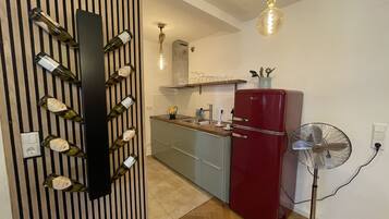 Apartemen Deluks | Dapur pribadi | Peralatan masak/sendok-piring