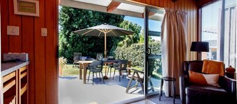 1970's Renovated, self contained comfortable 2 bedroom bach